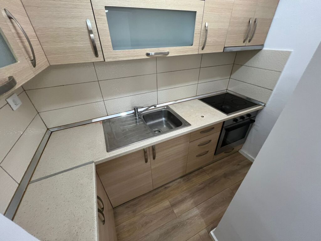 VENDESI APPARTAMENTO 2+1 MYSLYM SHYRI – VICINO ALL'ALTA CORTE
