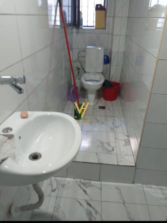 JEPET MAGAZINE 60 M2 ME QERA TE RRUGA E DIBRES 40.000 LEKE