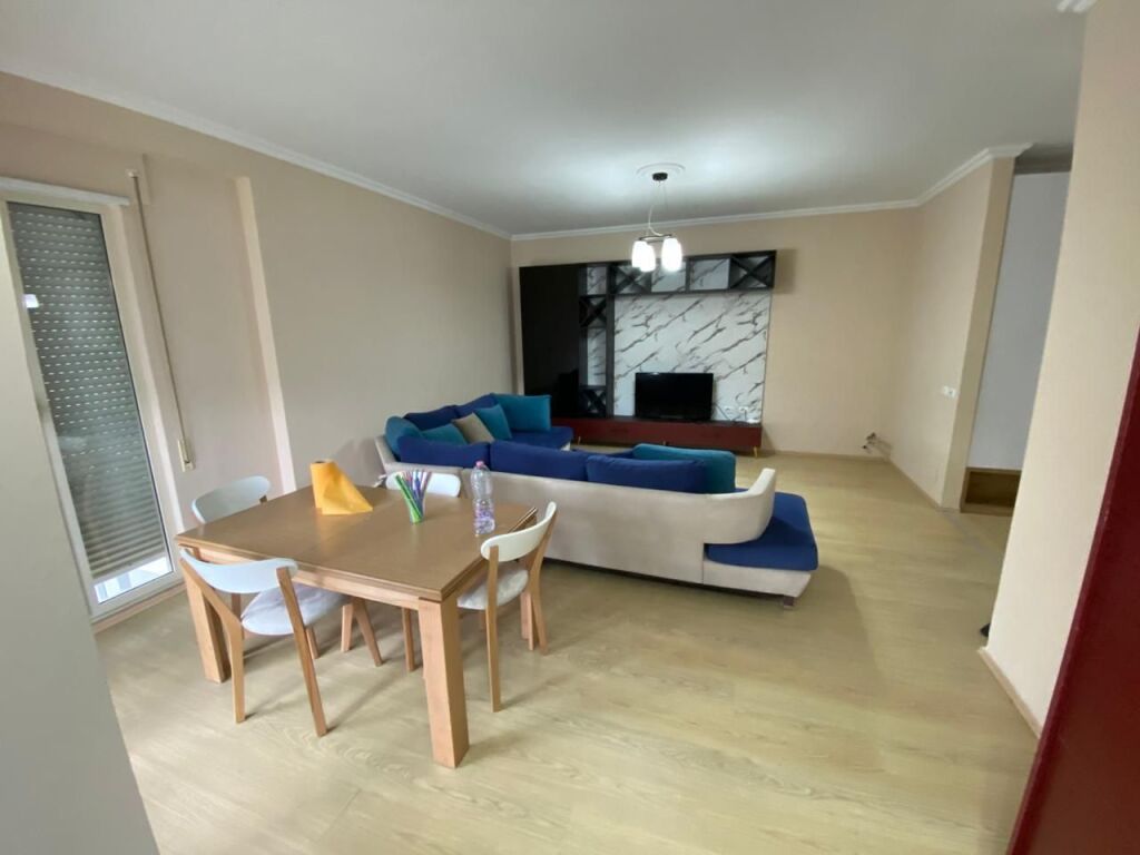 🏡 For rent 2+1   📍 Hamdi Sina Street, near the Dry Lake 🌿  📐 136 m² | 🛁 2 bathrooms | 🌅 2 balconies 🏢 3rd floor | 🪑 New modern furniture ❄️🔥 Heating–cooling system | 🌳 Lake view  💶 70,000 lek/month (net)