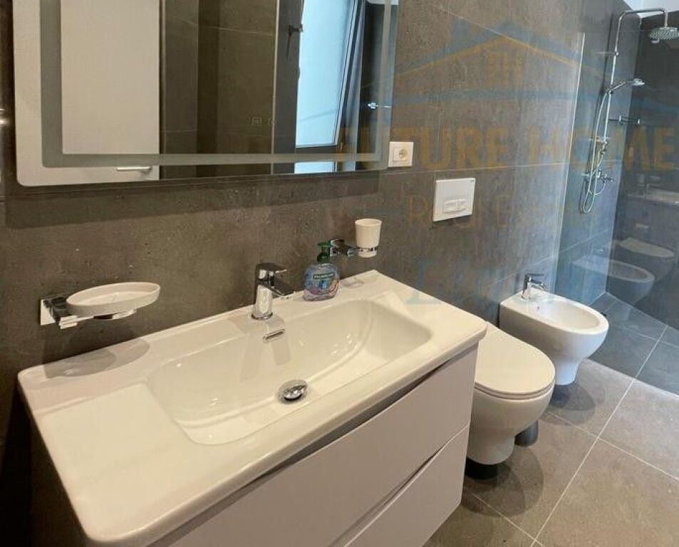Affitto, Villa su 3 piani, Green Valley, Lago Secco, Tirana