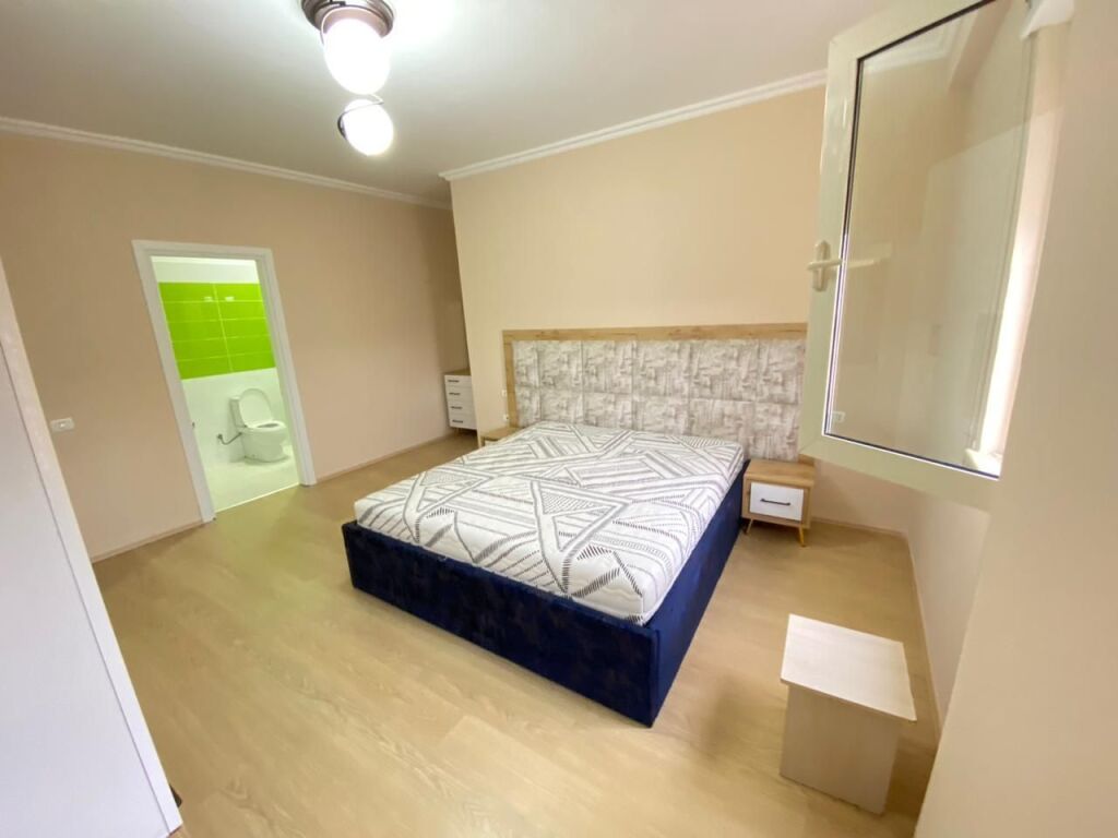 🏡 For rent 2+1   📍 Hamdi Sina Street, near the Dry Lake 🌿  📐 136 m² | 🛁 2 bathrooms | 🌅 2 balconies 🏢 3rd floor | 🪑 New modern furniture ❄️🔥 Heating–cooling system | 🌳 Lake view  💶 70,000 lek/month (net)