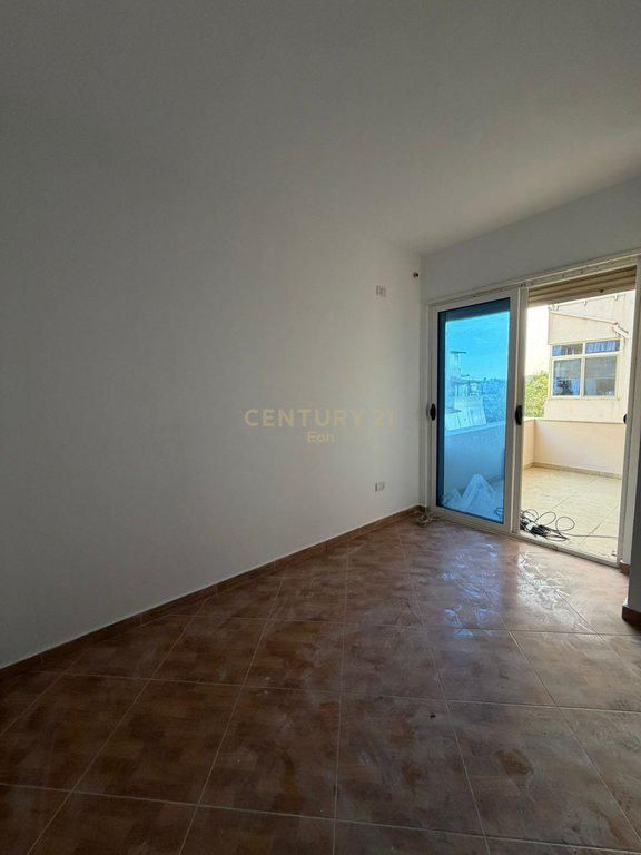 FOR SALE APARTMENT 2+1 – NEAR Hotel Florida, DURRËS BEACH  📍 Very good location, just a few steps from the sea 🏢 Year of construction: 2011 🏬 Floor: 5 📐 Net area: 69.80 m² 📄 With property certificate  💶 Price: 155,000€ (negotiable)