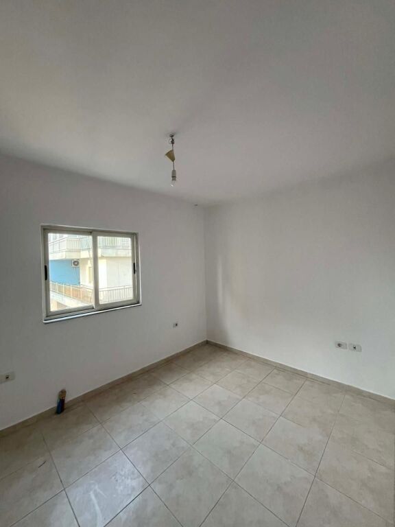 UFFICIO IN AFFITTO 96 M2 EX CAMPO DI AVIAZIONE 55.000 LEKE