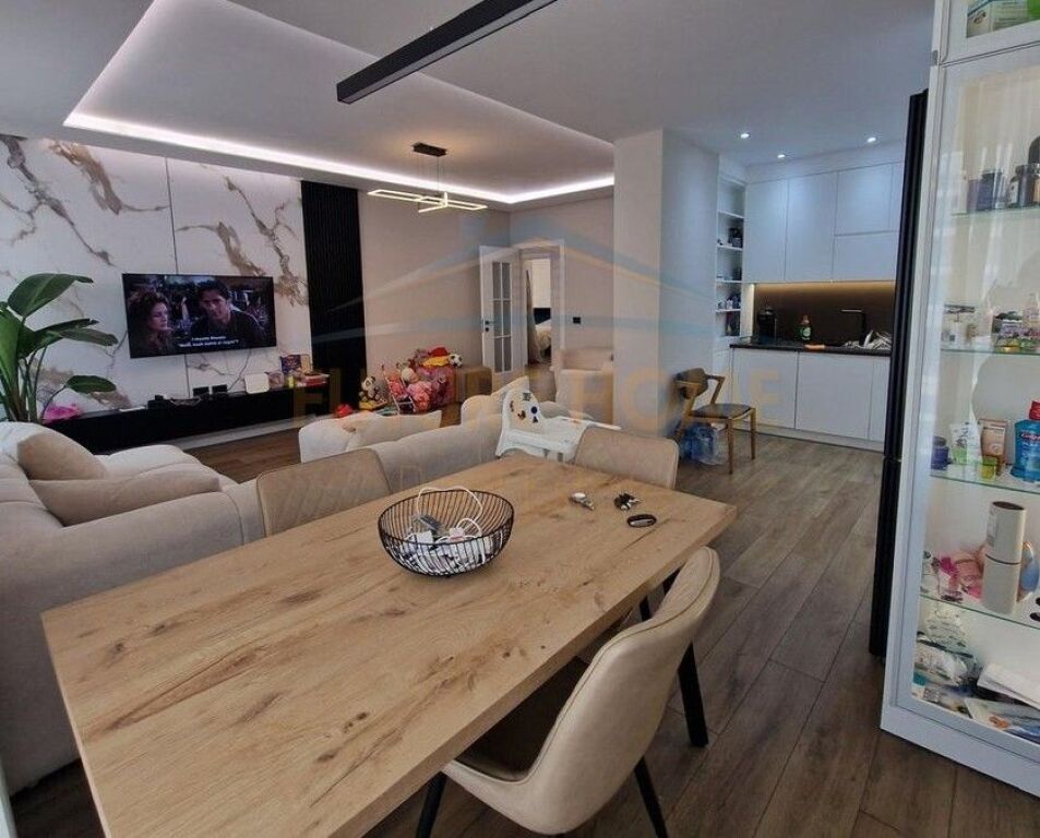 Qera apartament 3+1+2+3 POSTE PARKIMI , Fusha e aviacionit Turdiu , Tirane