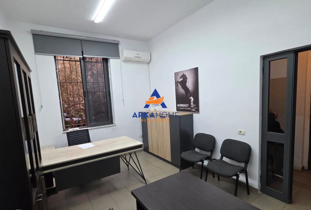 UFFICIO IN AFFITTO 24M2 " VIAL BAJRAM CURR " 50.000 LEKE