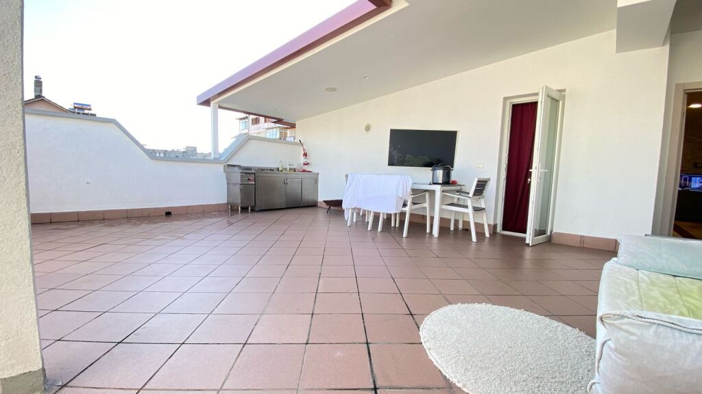 Villa in vendita a Brryli, Tirana