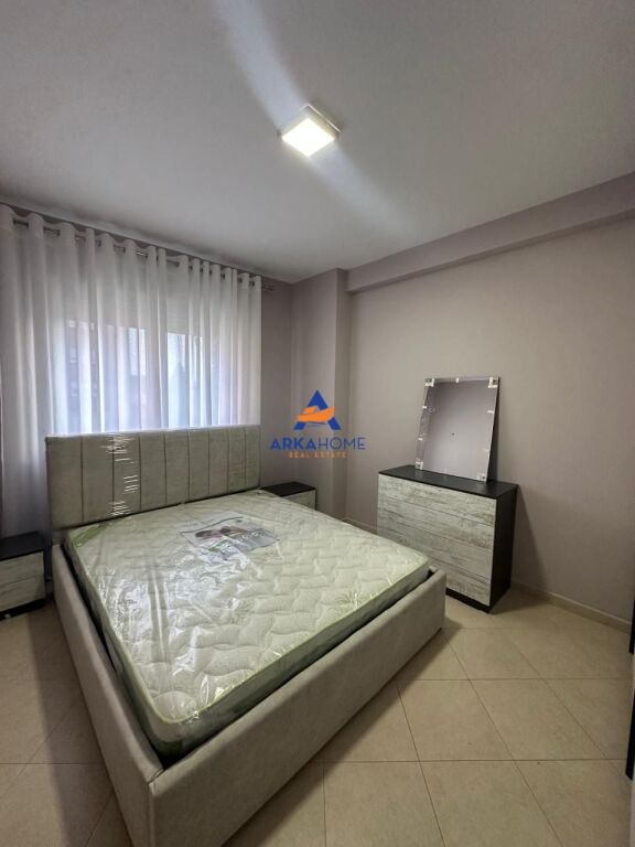 JEPET ME QERA APARTAMENT 3+1+BALLKON "5 MAJ" 1000 EURO