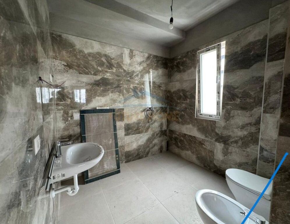 In vendita, Appartamento 2+1+2+Posto Auto, River Residence, Nuovo Anello, Tirana.