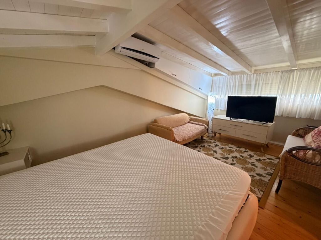 Duplex 3+1 – View of the Pool on Mount Robi