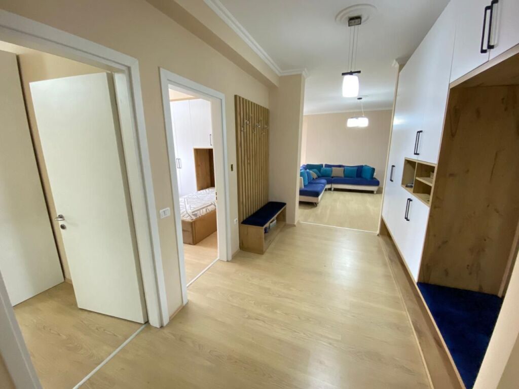 🏡 For rent 2+1   📍 Hamdi Sina Street, near the Dry Lake 🌿  📐 136 m² | 🛁 2 bathrooms | 🌅 2 balconies 🏢 3rd floor | 🪑 New modern furniture ❄️🔥 Heating–cooling system | 🌳 Lake view  💶 70,000 lek/month (net)
