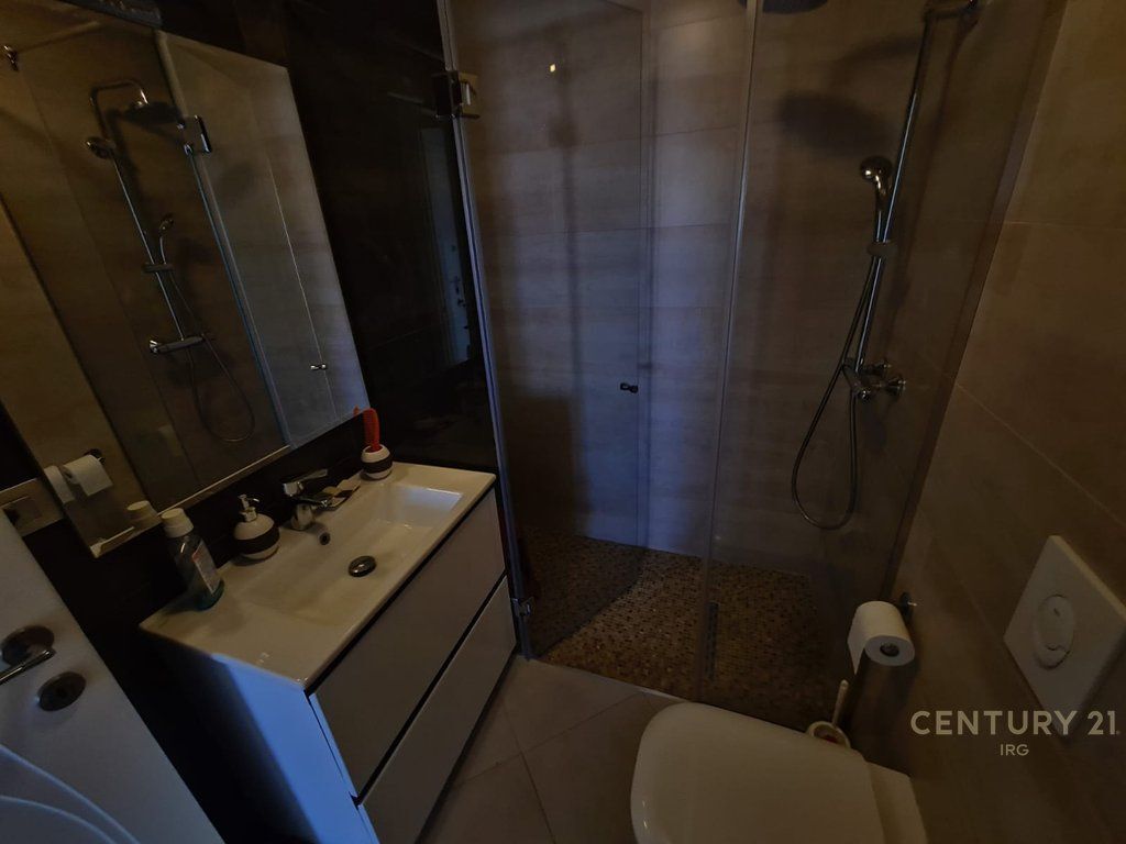 SHITET APARTAMENT 2+1+2 TEK RRUGA E KAVAJES