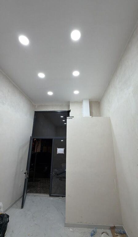 SHOP FOR RENT 20 M2 TRAIN STATION 50,000 LEKE