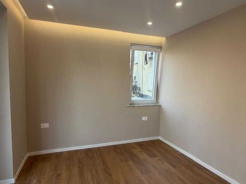 For sale, Apartment 1+1, Mine Peza Street, Tirana