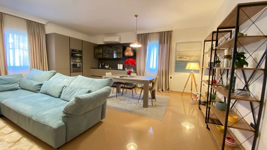 Villa in vendita a Brryli, Tirana