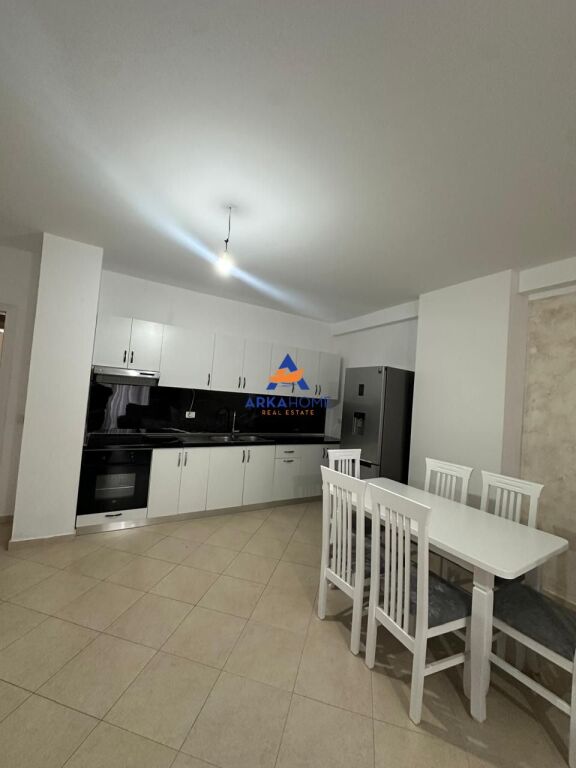 JEPET ME QERA APARTAMENT 3+1+BALLKON "5 MAJ" 1000 EURO