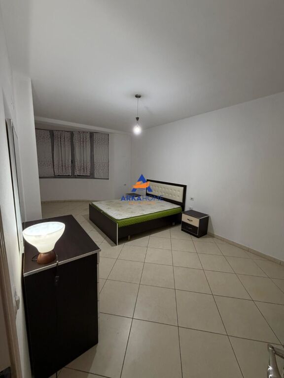 JEPET APARTAMENT ME QERA 2+1+BALLKON "RRUGA SABRI PREVEZA, ASTIR" 50.000 LEKE