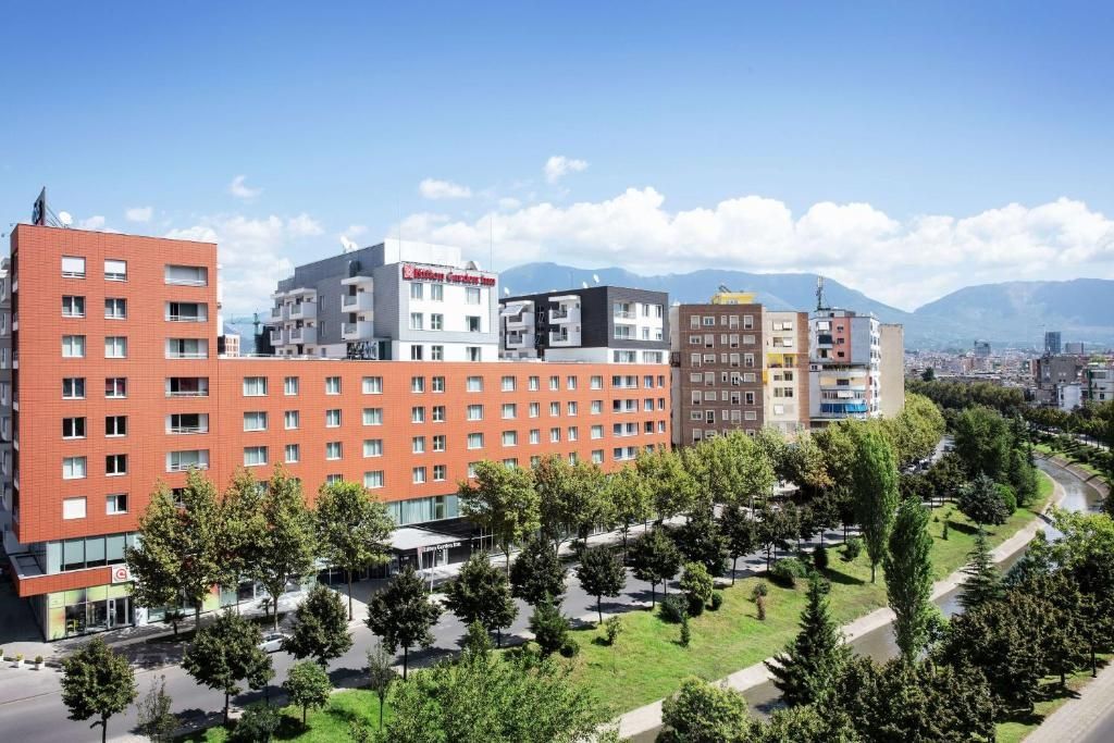 Jepet me qira apartament tek hotel Hilton, mundesi dhe per post parkimi !