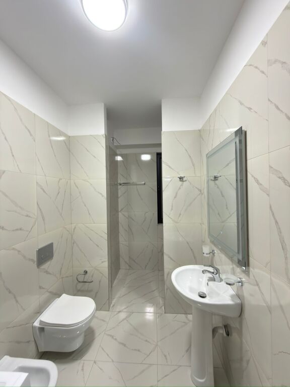 Apartament per qera 2+1+ parking në Astir tek Rezidenca Urban Gate!