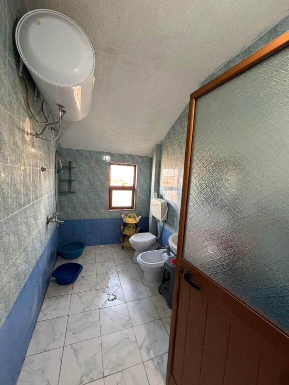 🏠 IN AFFITTO – APPARTAMENTO 3+1  • Superficie: 110 m2 completamente arredato 🛋️  • Piano: 5, palazzo senza ascensore   • Prezzo: 500 €  • , vicino all'Ospedale Militare