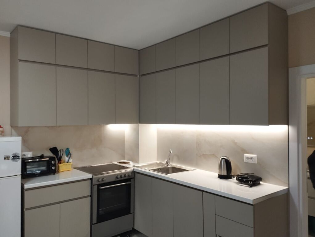 APARTAMENT  ME QERA - RRUGA 5 MAJI, MBRAPA KOMPLEKSIT CONCORD,