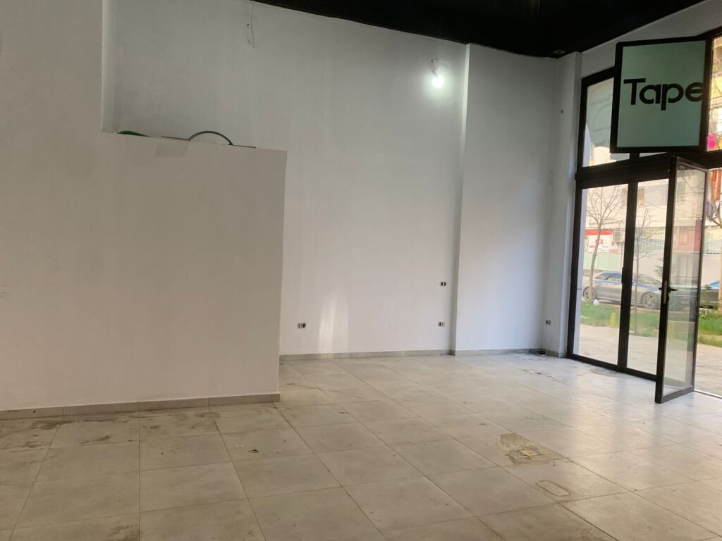 Locale Commerciale in Affitto ad Astir !