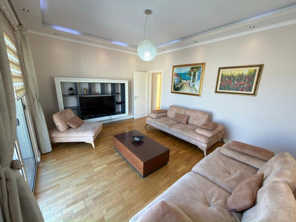 📣 Mansarda di lusso in vendita 📍 Lago Secco (non zona montuosa) – vista super e prezzo basso 🌅  🏢 Piano: 6 (ultimo), con ascensore 🚀 🧭 Orientamento: Sud – Est – Nord ☀️🌤️ 🏠 Possibilità di divisione in 2 appartamenti 🔑🔑 📐 Superficie catastale interna (netta): 174 m² 📄 💼 Ottima opportunità di investimento e abitazione 💰📈  💶 Prezzo: 270.000