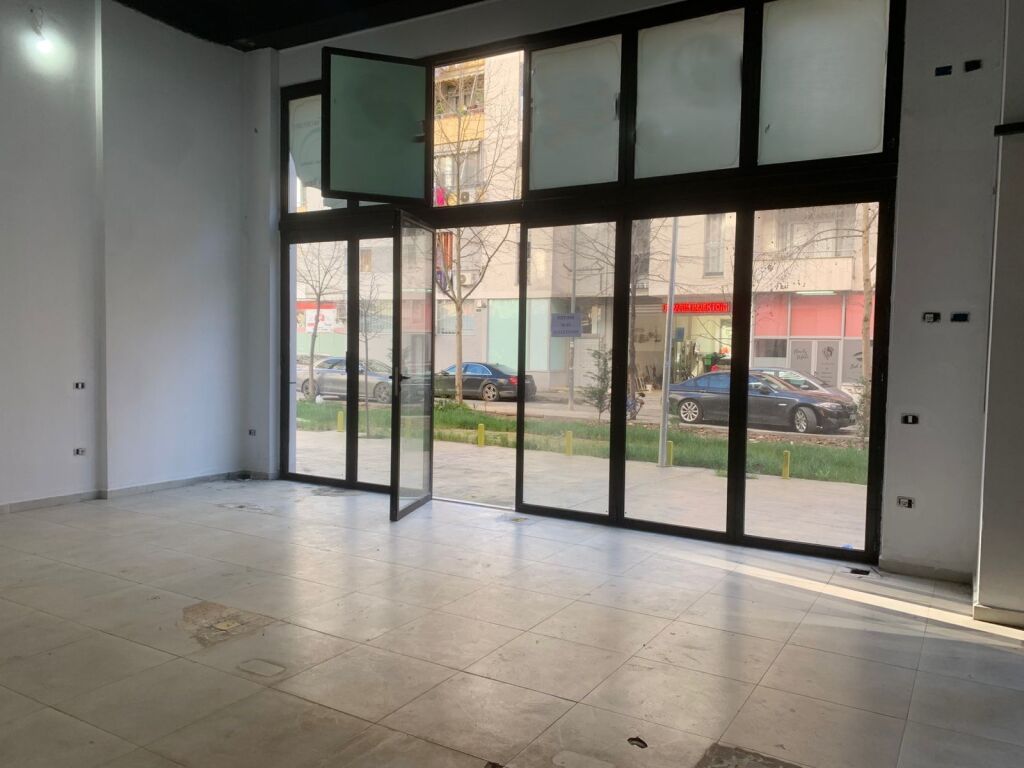 Locale Commerciale in Affitto ad Astir !