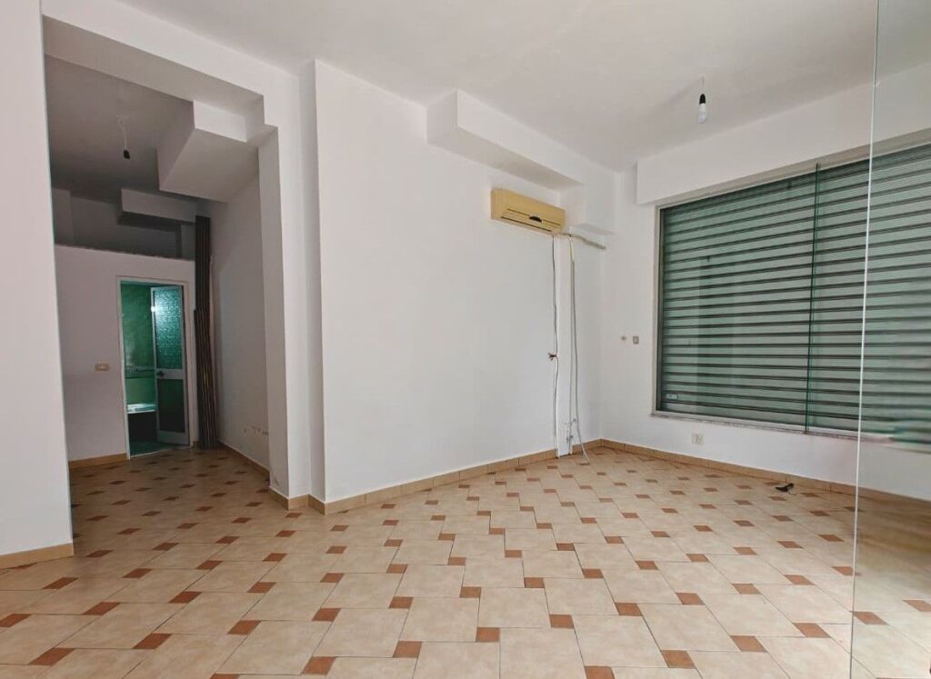 In Vendita – Negozio , Via Teleferik , Tirana