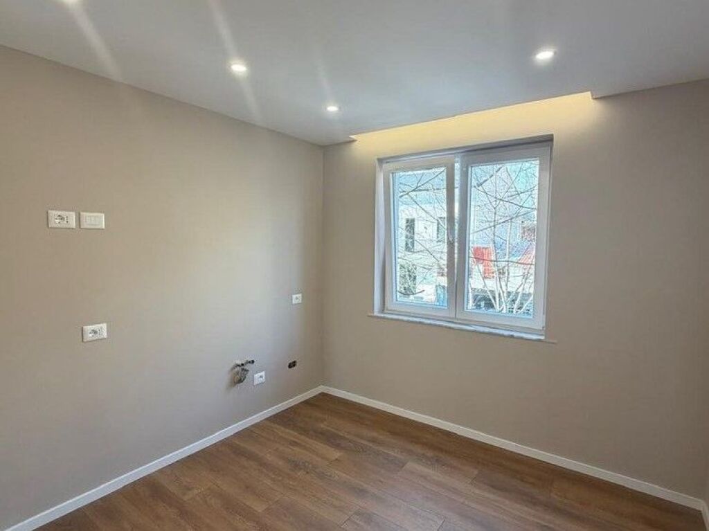 For sale, Apartment 1+1, Mine Peza Street, Tirana