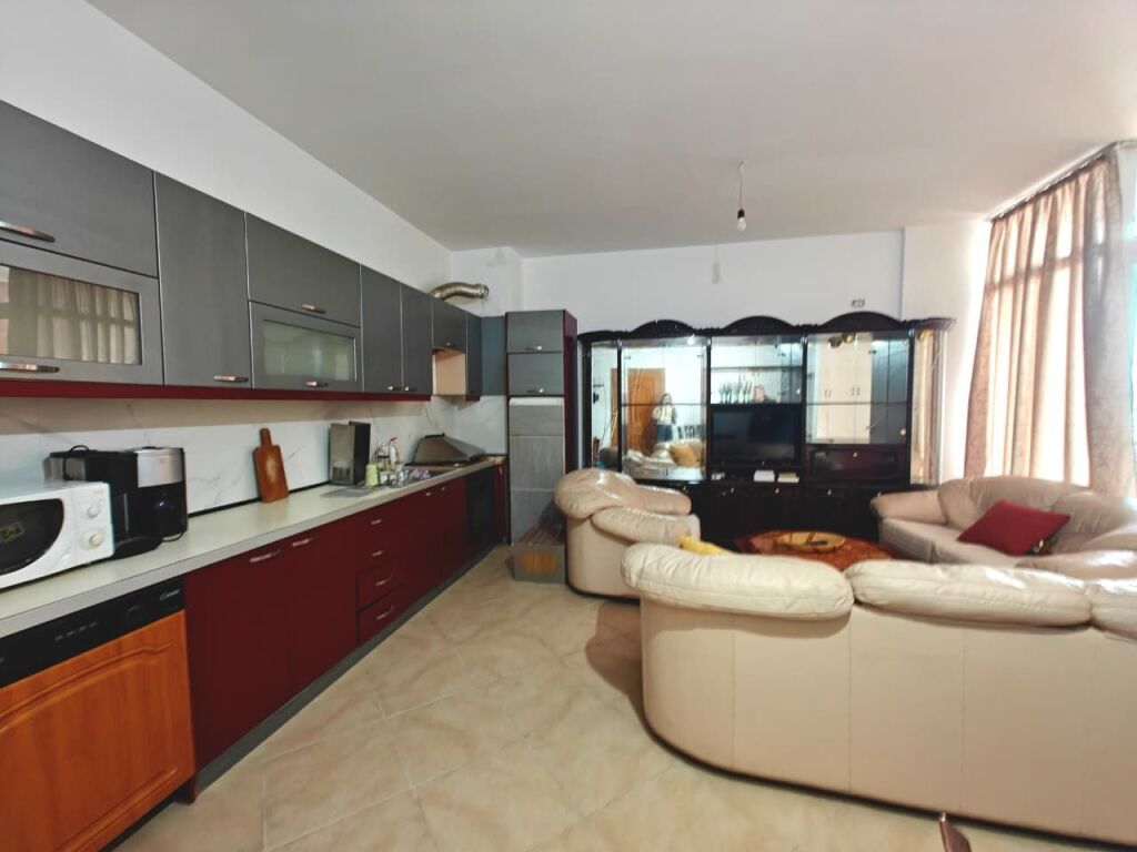 Jepet me Qera apartament 1+1 ne Fresk