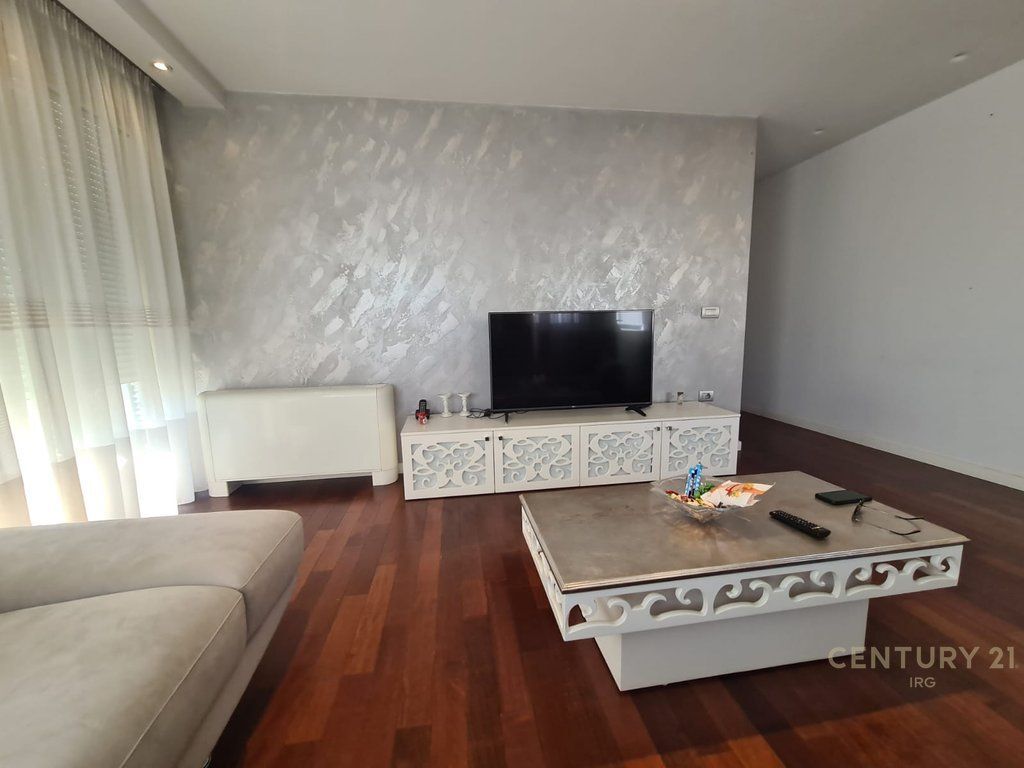 SHITET APARTAMENT 2+1+2 TEK RRUGA E KAVAJES