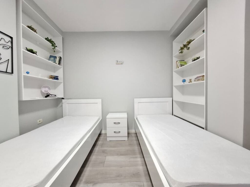 IN VENDITA; Appartamento 2+1 / 105 m2 ( 📍21 Dhjetori / All'inizio di via Frosina Plaku ) ✨️ investito 7 mesi fa (venduto come in foto) 265.000€ 🔥