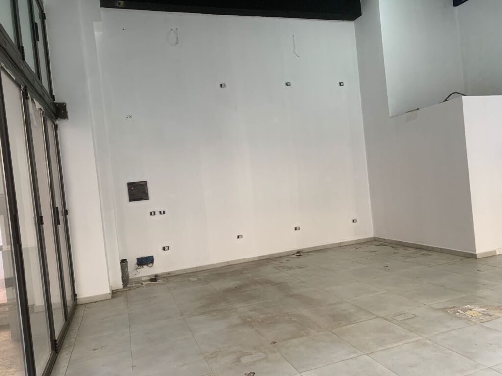 Locale Commerciale in Affitto ad Astir !