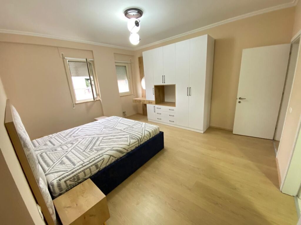 🏡 For rent 2+1   📍 Hamdi Sina Street, near the Dry Lake 🌿  📐 136 m² | 🛁 2 bathrooms | 🌅 2 balconies 🏢 3rd floor | 🪑 New modern furniture ❄️🔥 Heating–cooling system | 🌳 Lake view  💶 70,000 lek/month (net)