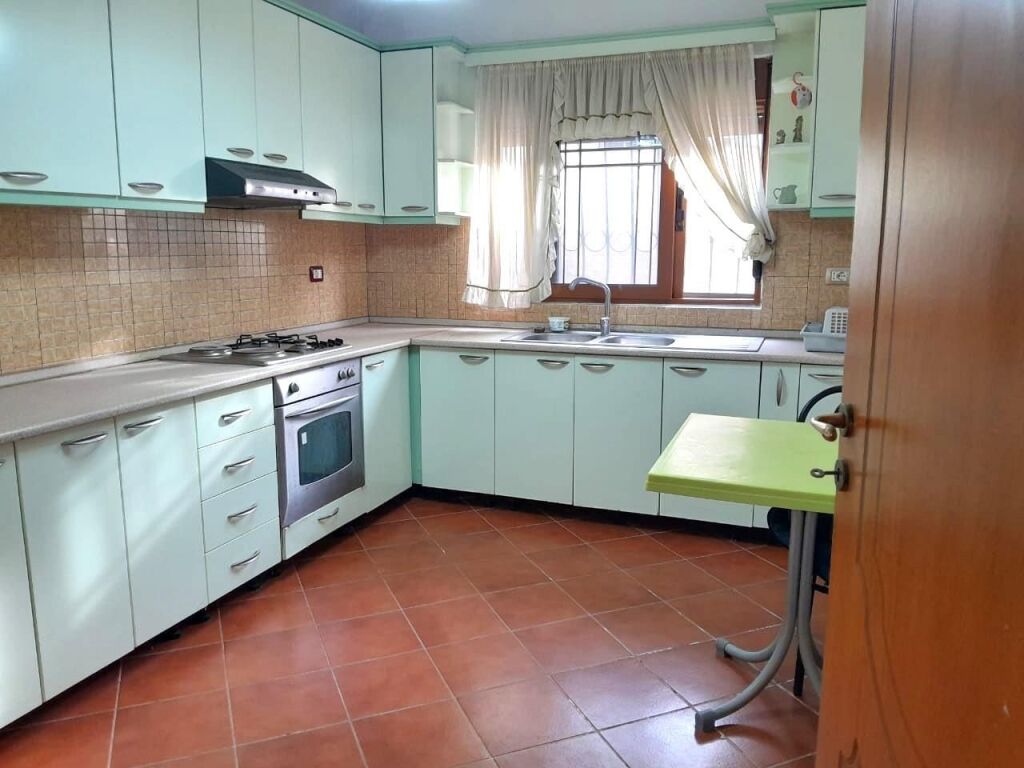 Private house with yard Vlore
