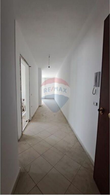 🏠 Apartament 1+1 për Shitje – Blv. Ismail Qemali, Vlorë