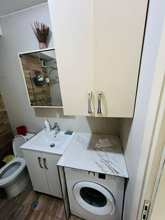 Apartment 3+1, Don Bosko!