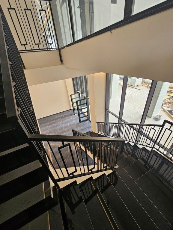 Locale Commerciale in Affitto – Sulla Strada Principale, molto vicino al Centro di Tirana - 250.5 m2
