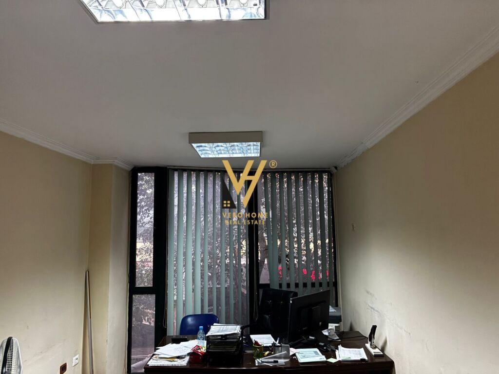 SHITET AMBIENT BIZNESI 25 M2 TE 21 DHJETORI 75.000 EURO