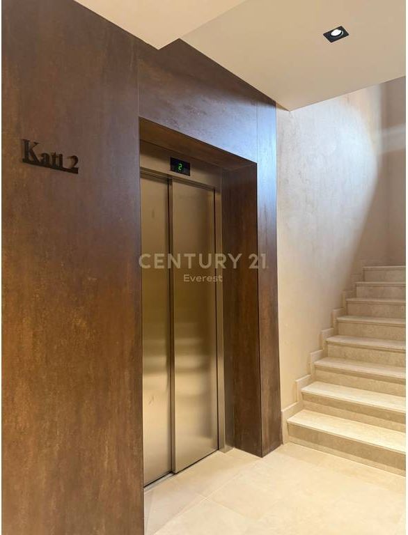21 Dhjetori, Shesim Apartament 1+1!