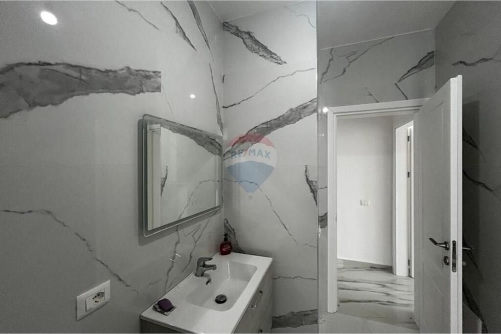 🏡 Appartamento Moderno in Affitto – Ginnasio Ali Demi, Vlorë