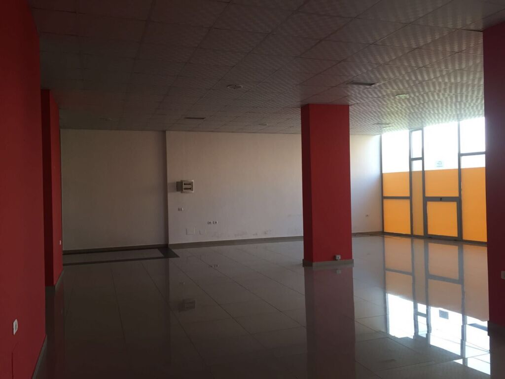 ZYRE ME QERA 250 M2 BULEVARDI I RI 70.000 LEKE