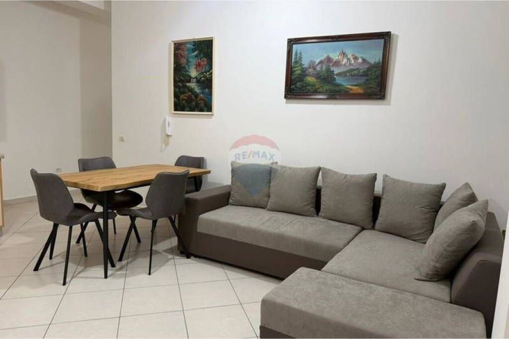 Jepet me qira apartament 2+1 tek Pavaroti