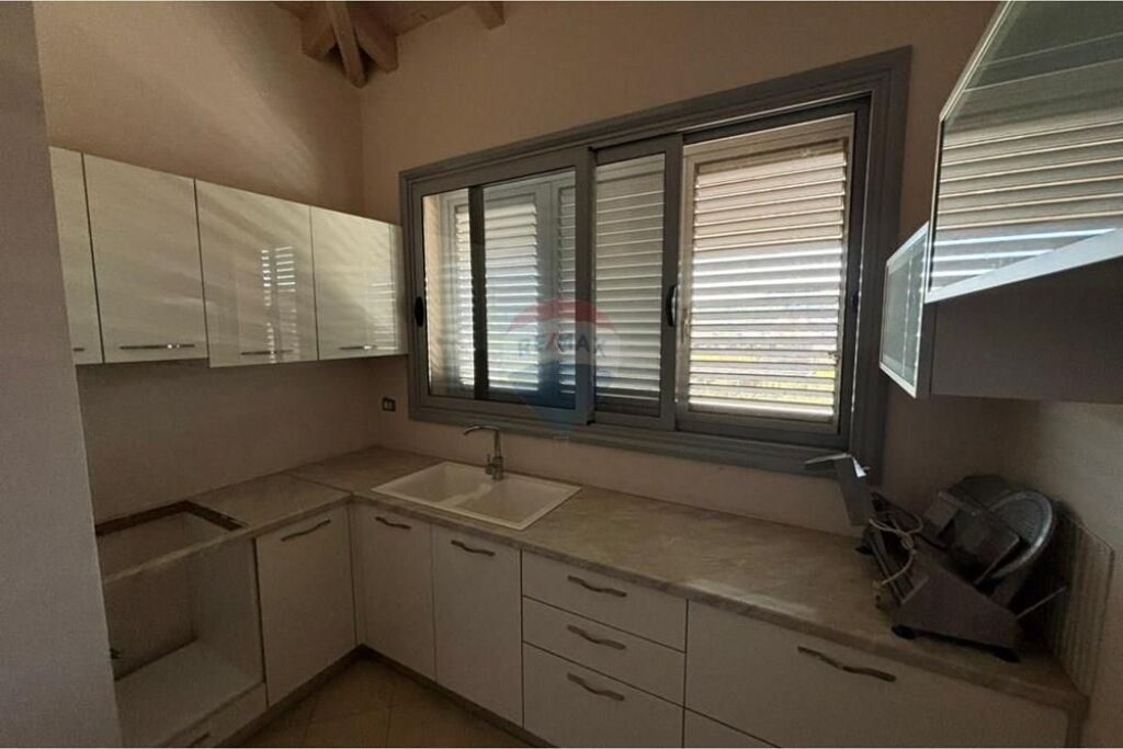 🏡 Vilë 3-Katëshe në Shitje – Llakatund, Vlorë