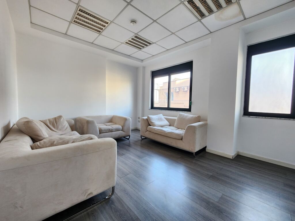 Supreme Office – Spazio Ideale per Uffici 📍 Di fronte a Delijorgji – Via Kavaja | 420 m² | 3° Piano | Edificio Nuovo