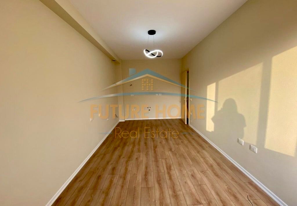 📍 Nuovo Anello, Viale Migjeni – Vendesi 2+1 con Atto di Proprietà & Facciata Ventilata! 🏠