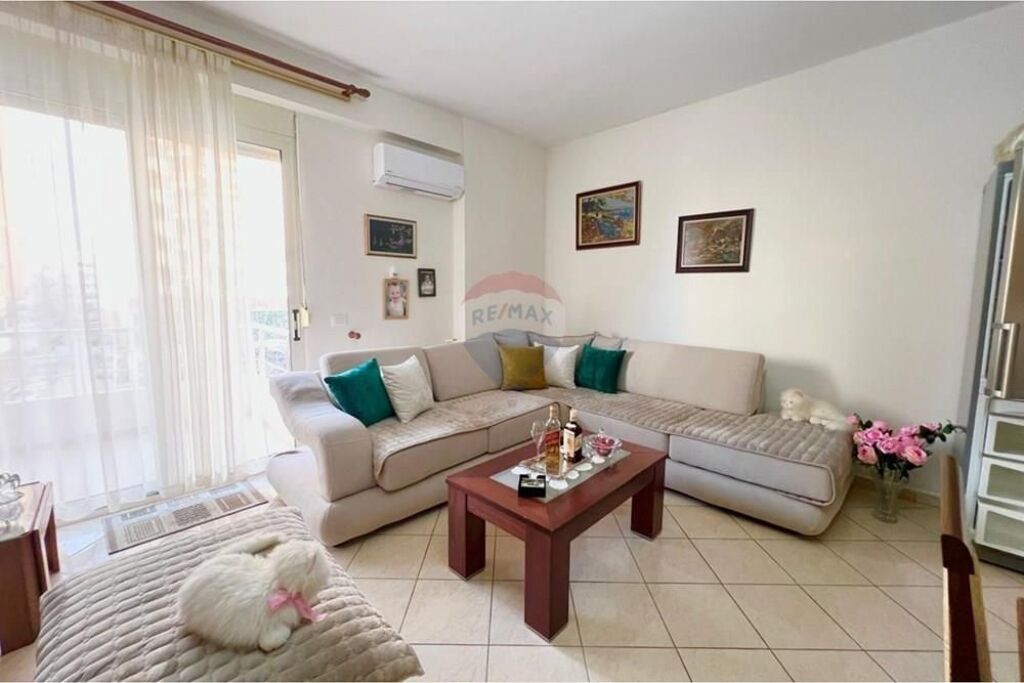 🏡 Appartamento 2+1 con Ampia Veranda in Vendita – Via del Porto, Vlora