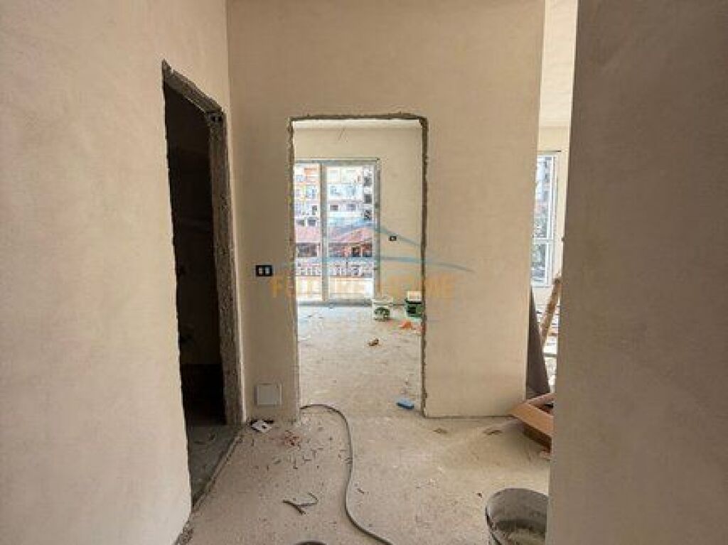 In vendita, Appartamento 2+1+2+Deposito, vicino al Campo di Alidemi, Tirana., Tirana.