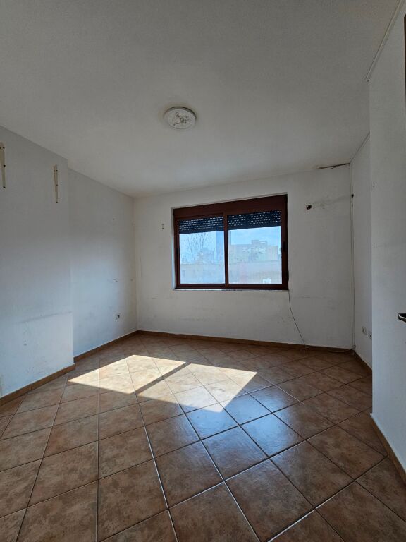 In Affitto: *Ambiente (125m2)* diviso in 3 stanze  📍Stazione ferroviaria - edificio nuovo - Sulla strada principale (*850€/mese*) Super Location
