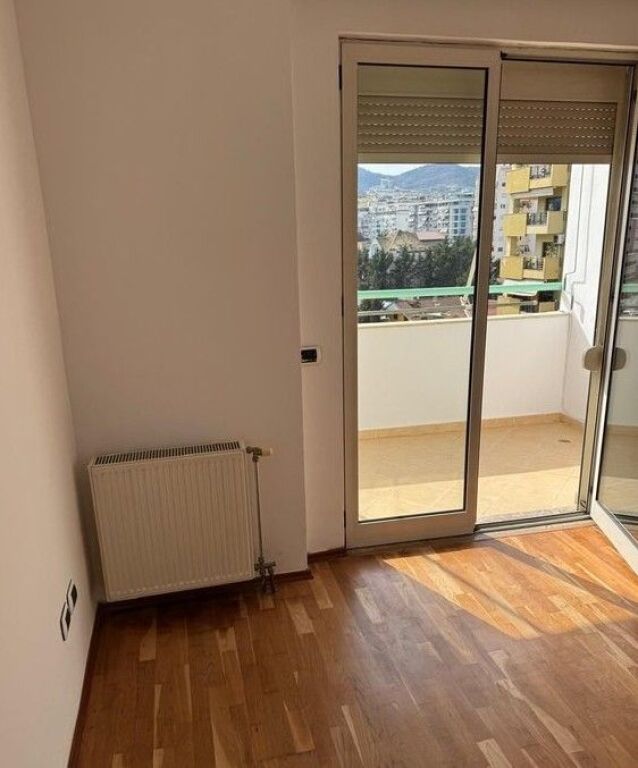 ZYRE ME QERA TE RRUGA E KOSOVAREVE,KOMPLEKSI DINAMO